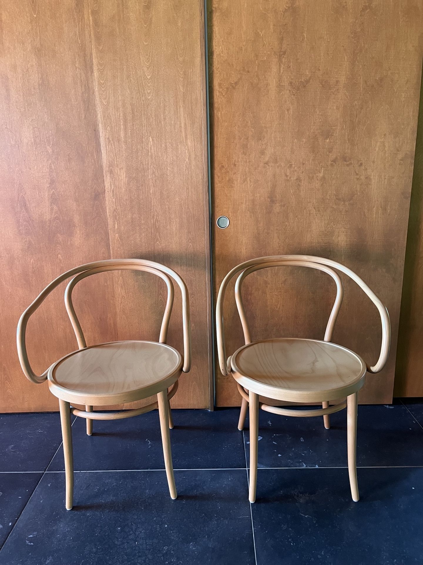 TON Era 30 Armchair