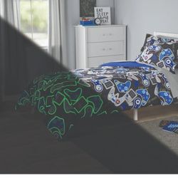 Like New Used For Only One Day Son Changed His Mind Twin Bedding, Set With Matching Lamp And Curtains Glow In The Dark Gamer Set