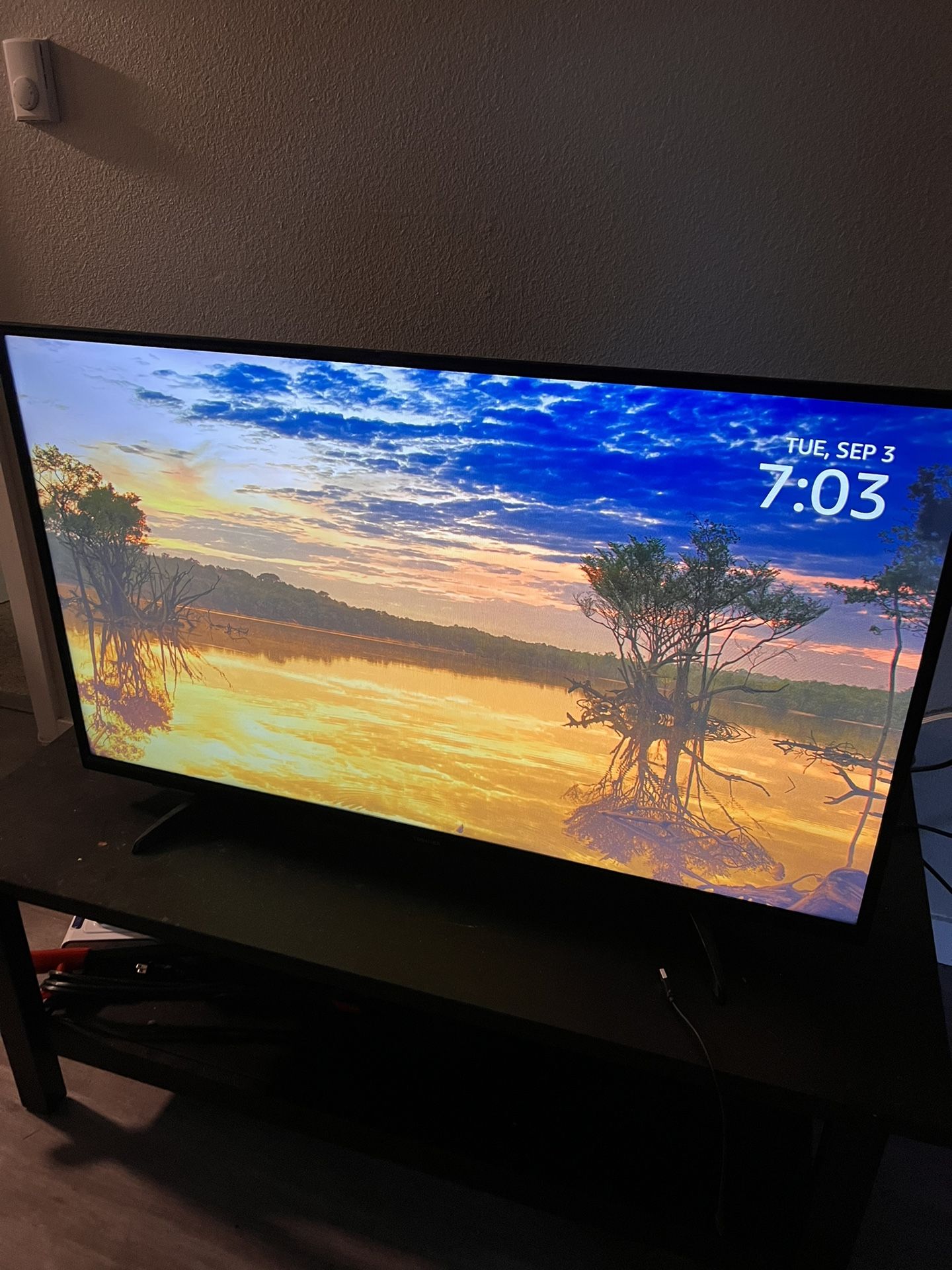 42 Inch 42 Inch Smart Tv for Sale in Bothell, WA - OfferUp