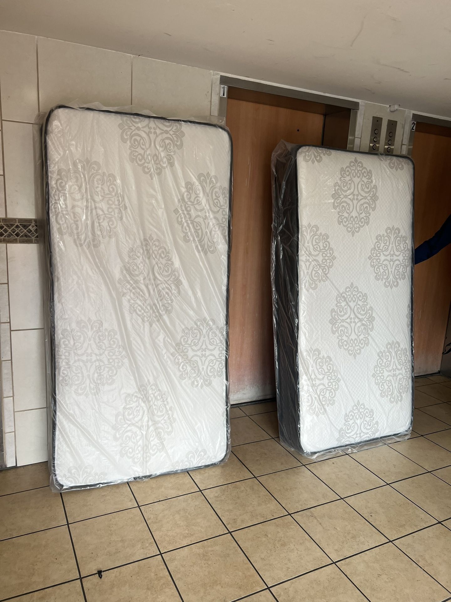 Mattresses: twin full  queen regular  Colchon Nuevo Colchones plush or pillow top available cama bed mattress