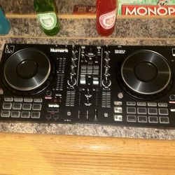 Numark Mixtrack Platinum FX 2-Channel DJ Controller