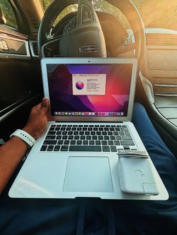 Apple MacBook Air (13-inch, 2017)