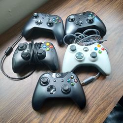 5 xbox one controllers, 2 wired 3 wireless