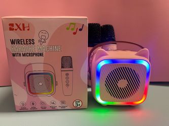 Wireless karaoke machine with 2 microphones