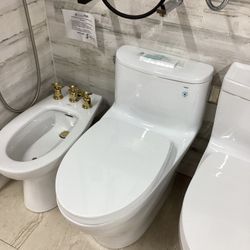 Toto Nexus Toilet White One Piece With Softclose Seat Included Fully Skirted With Standard 12” Roughing Ready For Pick Up Today