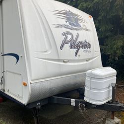 2008 Travel Trailer with one slide Out. 