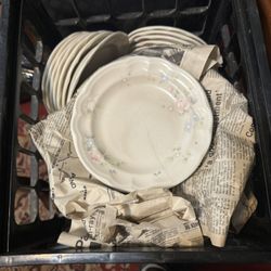 Pfaltzgraff 100 Pieces