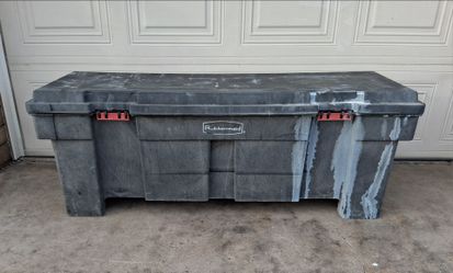 Large Rubbermaid Storage Container