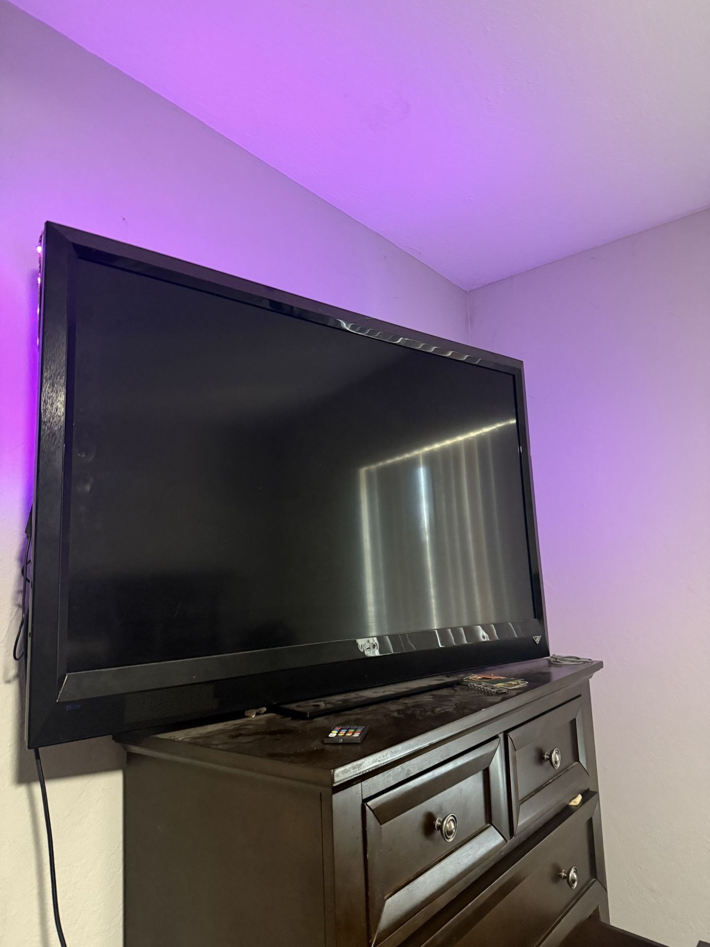 50 Inch VIZIO (non smart TV)