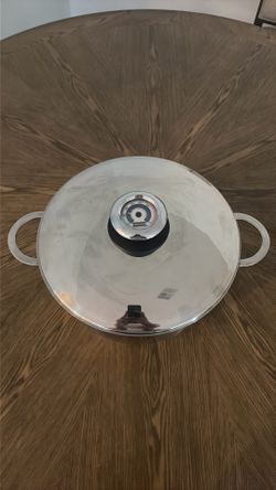 Polerad cooking pot