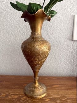 Vintage brass ornate ruffle edge vase