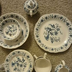 Nikko Blue and White Floral Porcelain Dinner Set Japan Microwave Dishwasher Safe