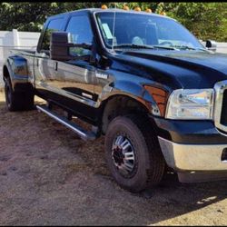 2004 F350 Super duty Dually Lariat 8ft Bed