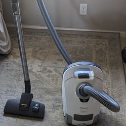 Miele Vacuum C1 