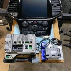 2014-2022 Jeep Grand Cherokee, SRT and Trackhawk Touch Screen Display Monitor With Apple Car Play 