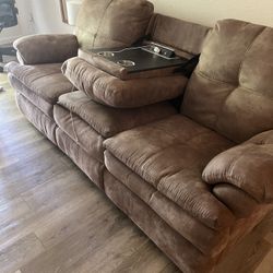 Micro Fiber Couch Reclines 