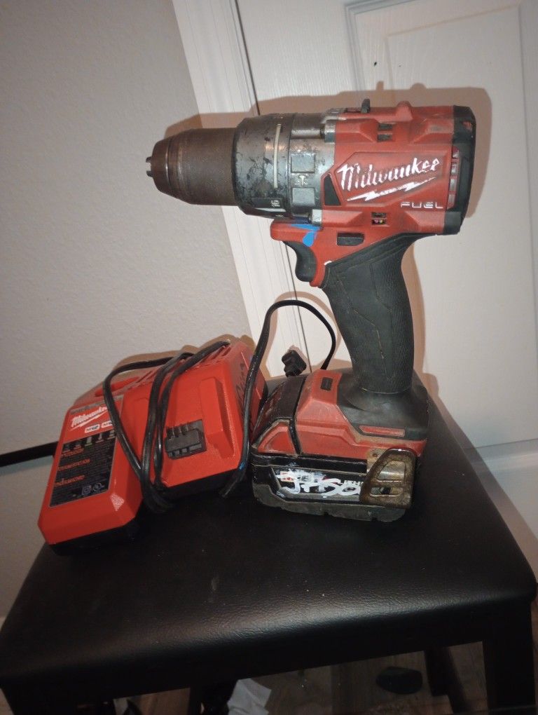 Milwaukee Fuel M18 Hammer Drill With Bigger 5ah Battery And Charger