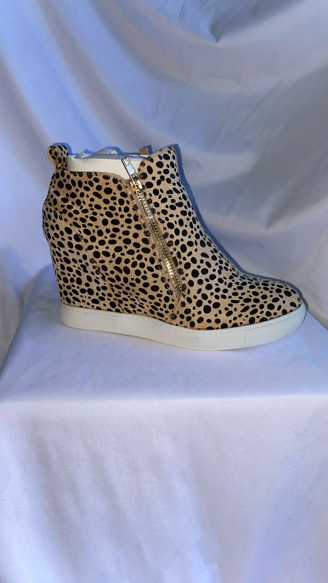 Women's Hidden Wedge Sneakers Size 8