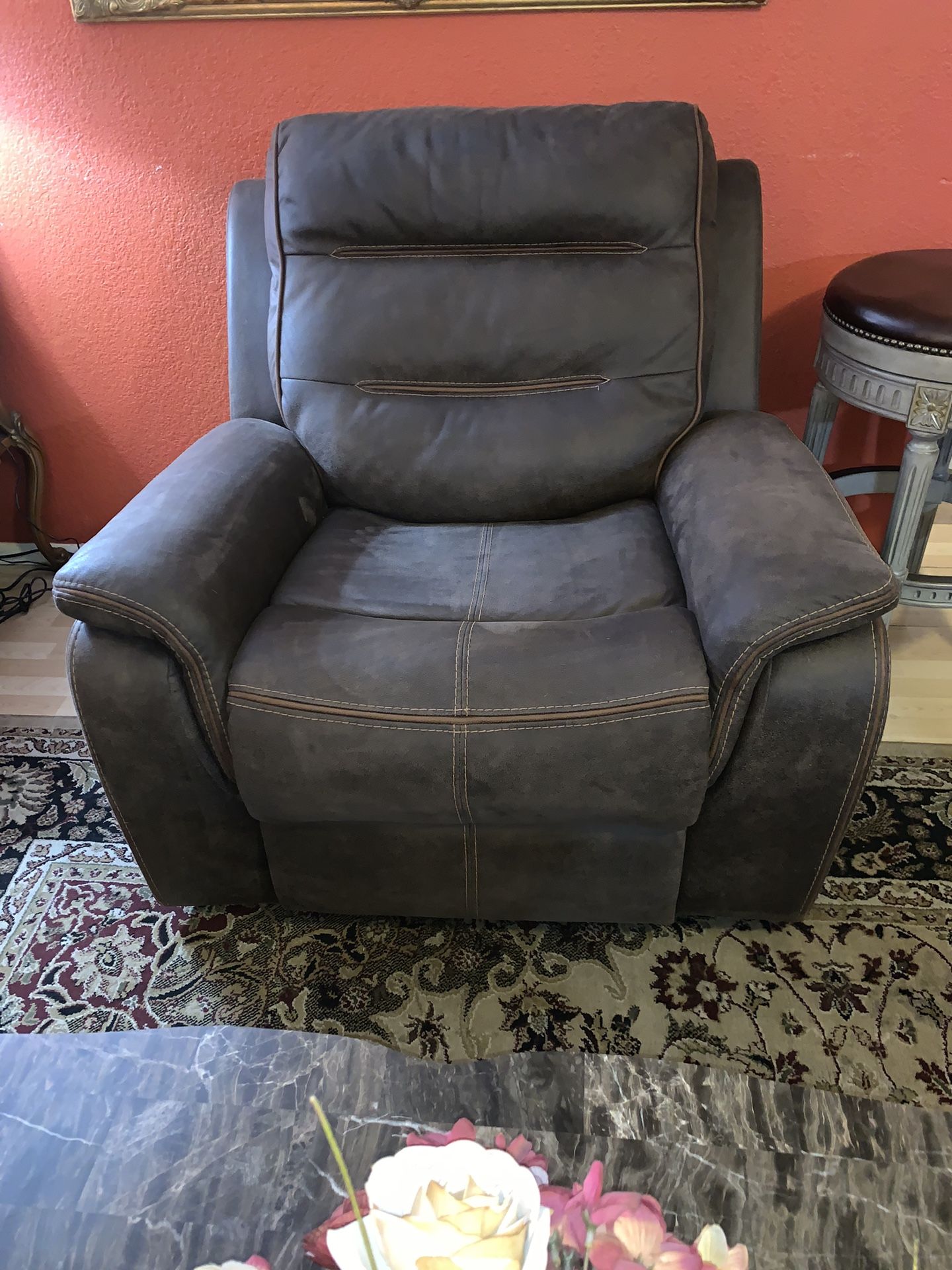 Sam Levitz Manual Recliner And Recliner Chair for Sale in Tucson, AZ