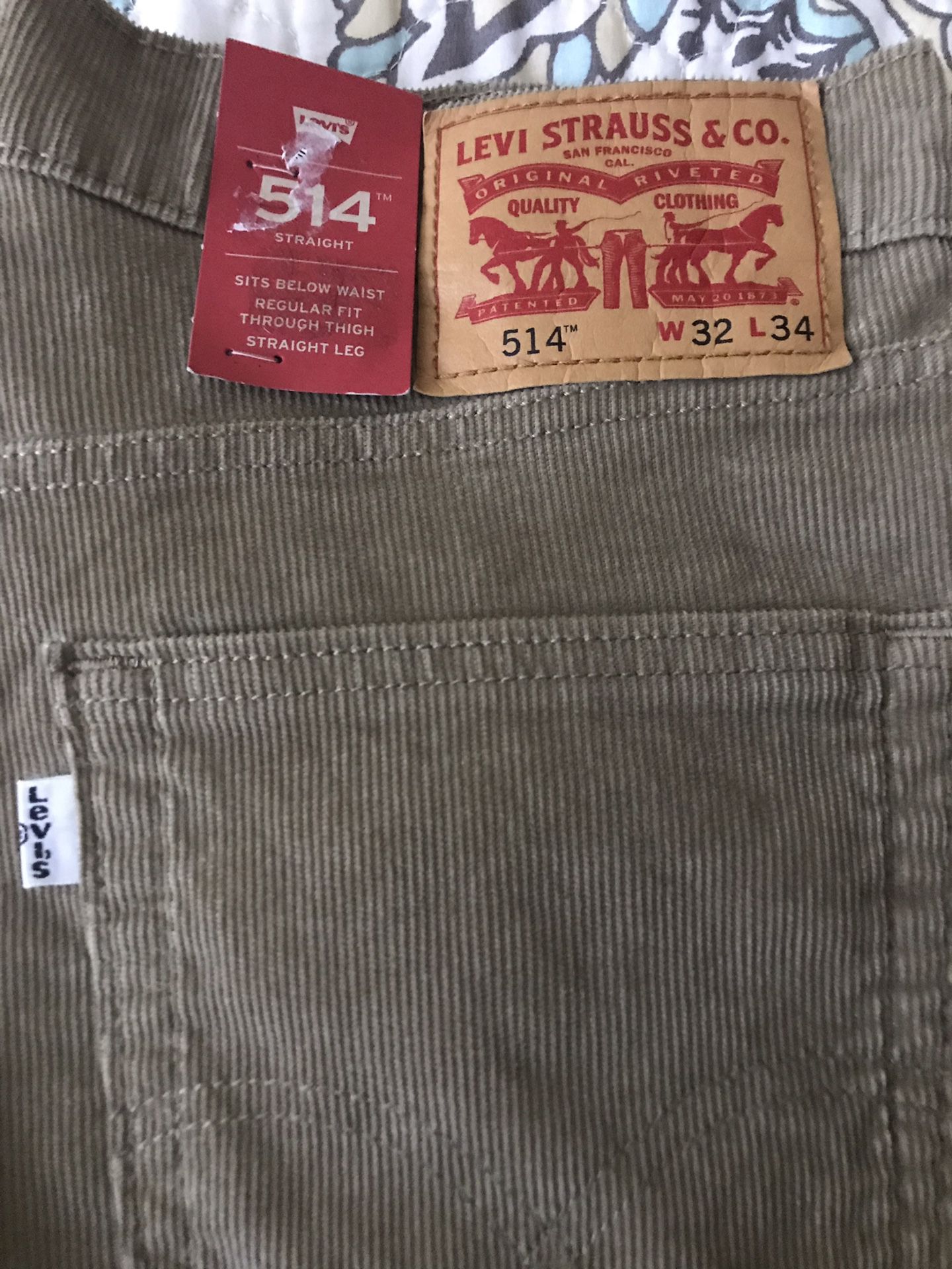 BRAND NEW Levi’s 514 Men’s Stretch Corduroy Jeans from Macy’s Size 32 /34