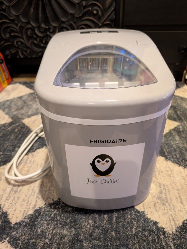 Frigidaire Mini Ice Maker