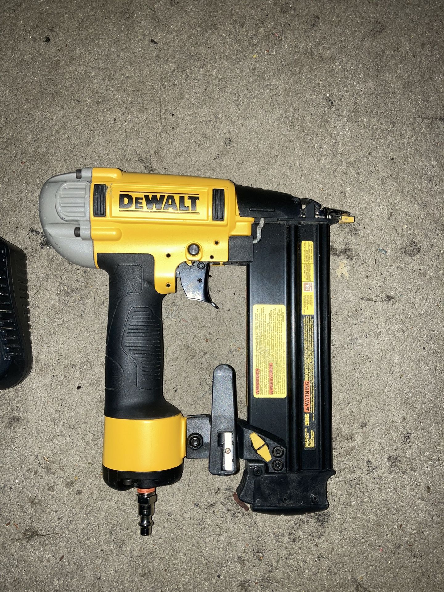 Dewalt 18g Brad Nailer