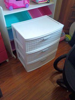Plastic containers organizers