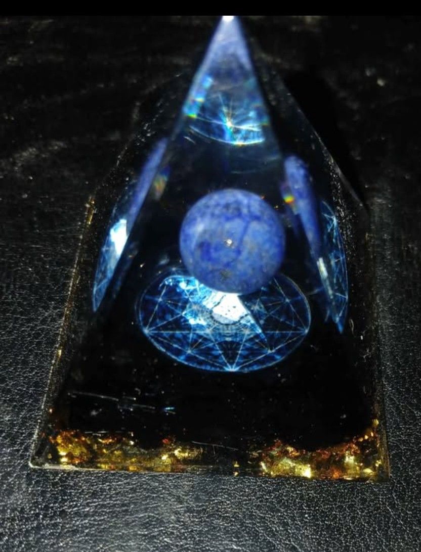 Lapis Lazuli Organe pyramid 2in × 2 in