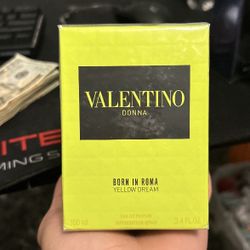 Valentino Yellow Dream 
