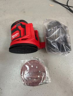 Milwaukee M18 18V Lithium-Ion Cordless 5 in. Random Orbit Sander *TOOL ONLY*  - Brand New