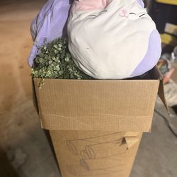 Free box full of home decor, clothes and other stuff
