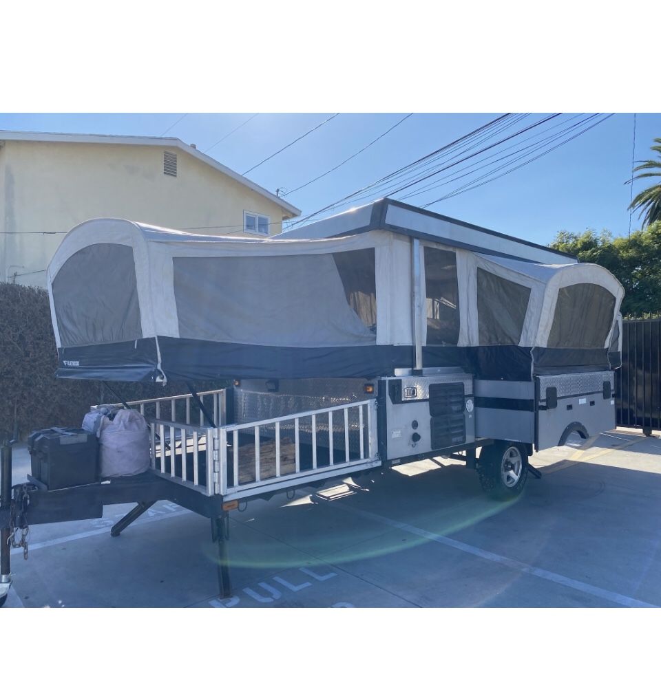 Off-road toy hauler 2007 E3 Fleetwood Pop Up camper