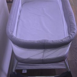 Bassinet With Wheels And Sound Machine