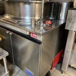STEAM KETTLE WITH CABINET 