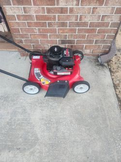 Yard Machines 20-in Gas Push lawn mower 125-cc Briggs & Stratton Engine *LIKE NEW* FREE DELIVERY!