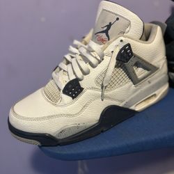 Jordan’s White And Navy 