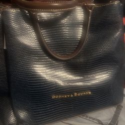 Dooney& Bourse