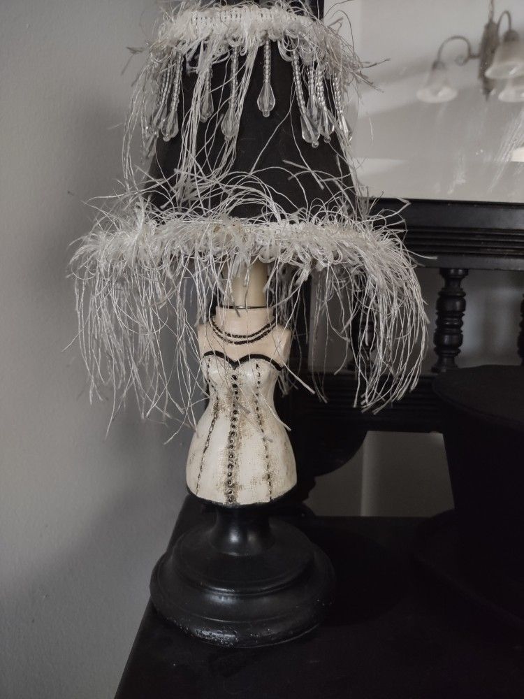 LITTLE LADY LAMP .. πΉ