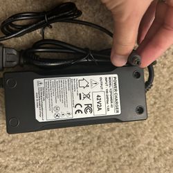 Power Charger YZPower 42  42v2a like new 