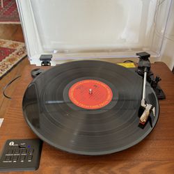 Classic Wooden Turntable With Dust Cover