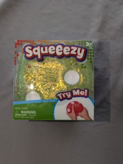 Squeezy Dice Lime Green  Squeeze, Poke, Stretch Brand New