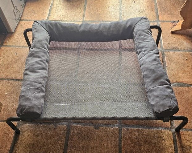 Elevated Cooling Dog Bed 26x30