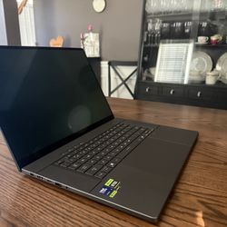ASUS ROG Zephyrus G16 16” RTX5070 I9 CORE ULTRA OLED