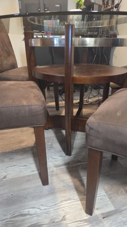 Dinning Round Table n chairs