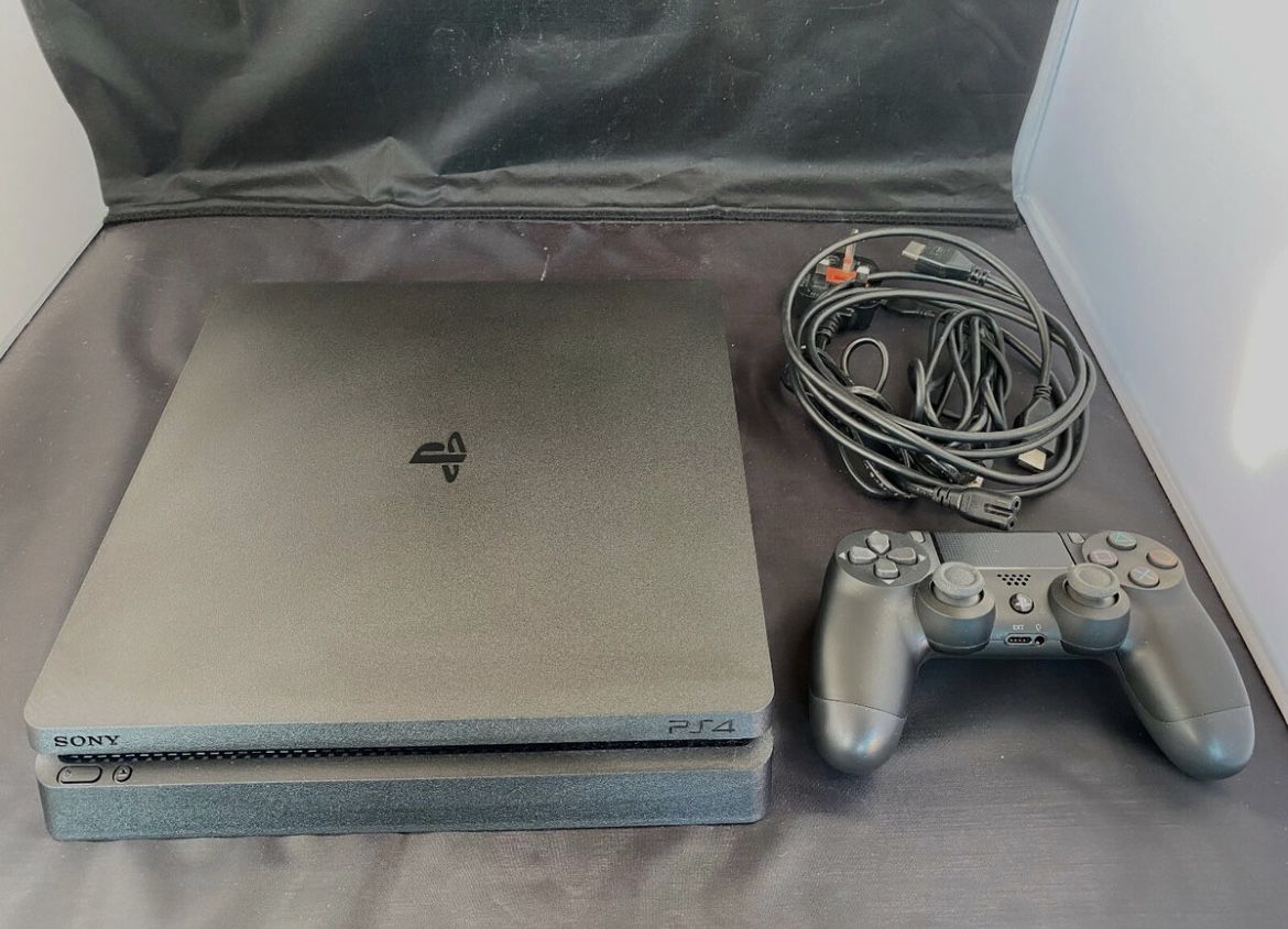 PS4 Slim 1terrobite Storage hdmi cable Included