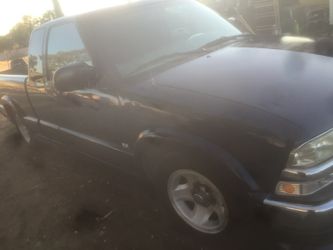 S-10 chevy 2000 $2800