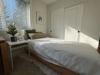 Twin bed with mattress topper included