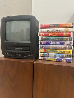 Daewoo 9” CRT TV VCR Combo + Disney VHS Lot! (DVQ-9H1FC)