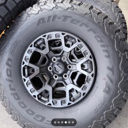 2025 Ford Raptor R Rims N Tires 37x12.50,R17 Like New