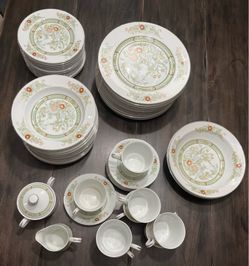 VTG 61-Pc Mikasa Fine China Set - "Kabuki" L9011 Japan - Pristine